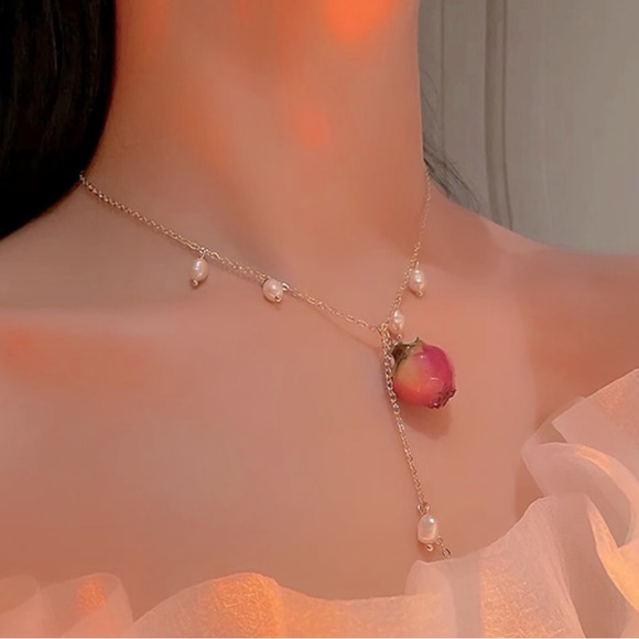 🌹🌹Rose and Pearl Lariat Necklace🌹🌹 - Picture 2 of 4